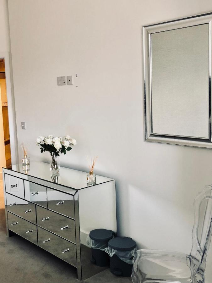Snapos Luxury Serviced Apartment - Meridian House Bedford Bagian luar foto