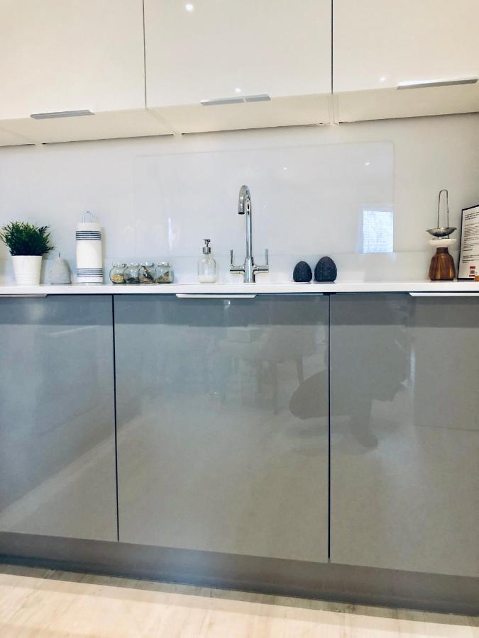 Snapos Luxury Serviced Apartment - Meridian House Bedford Bagian luar foto