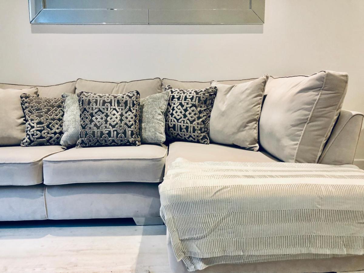 Snapos Luxury Serviced Apartment - Meridian House Bedford Bagian luar foto