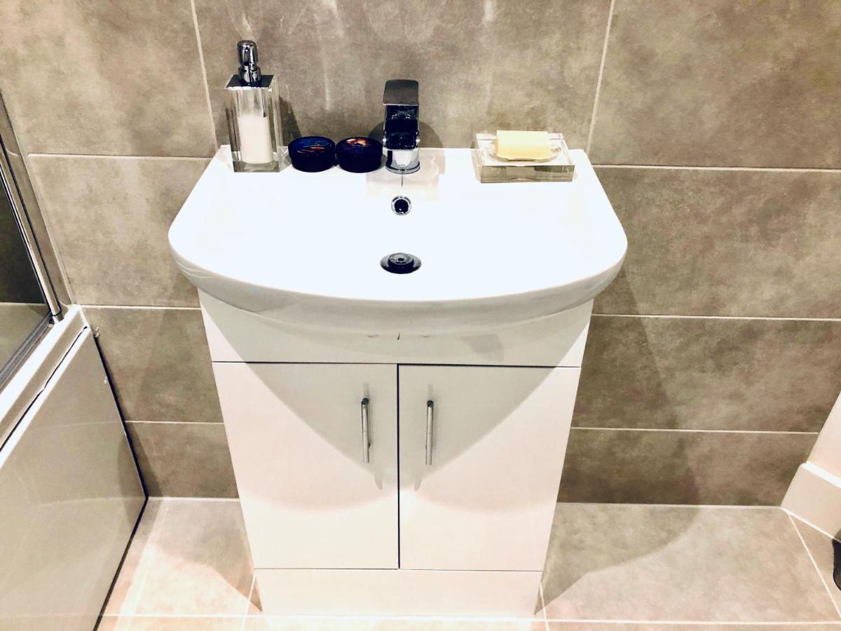 Snapos Luxury Serviced Apartment - Meridian House Bedford Bagian luar foto