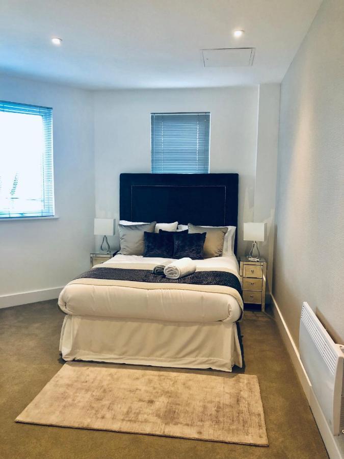 Snapos Luxury Serviced Apartment - Meridian House Bedford Bagian luar foto