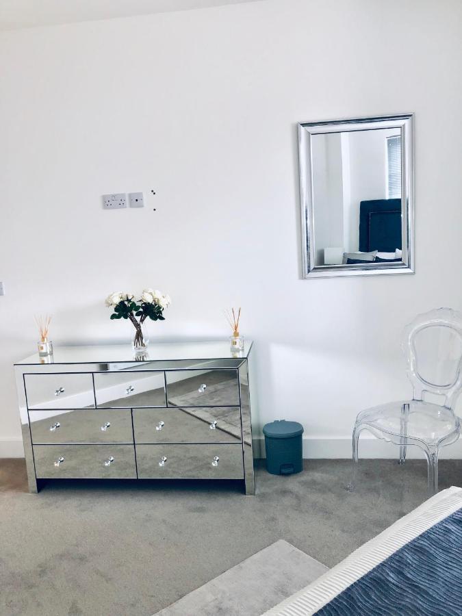 Snapos Luxury Serviced Apartment - Meridian House Bedford Bagian luar foto