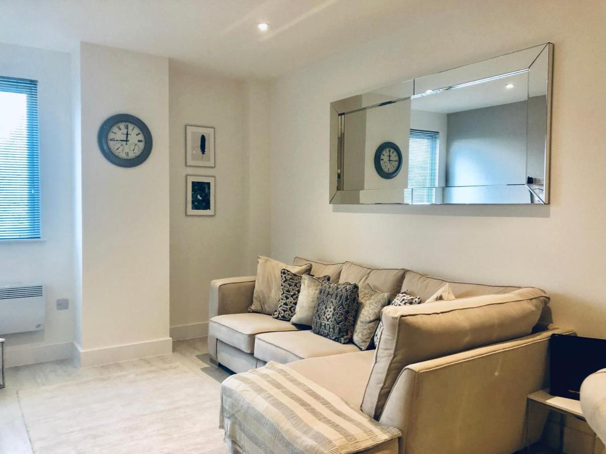 Snapos Luxury Serviced Apartment - Meridian House Bedford Bagian luar foto