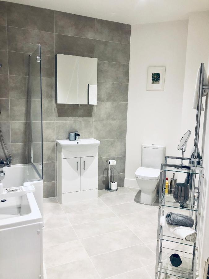 Snapos Luxury Serviced Apartment - Meridian House Bedford Bagian luar foto